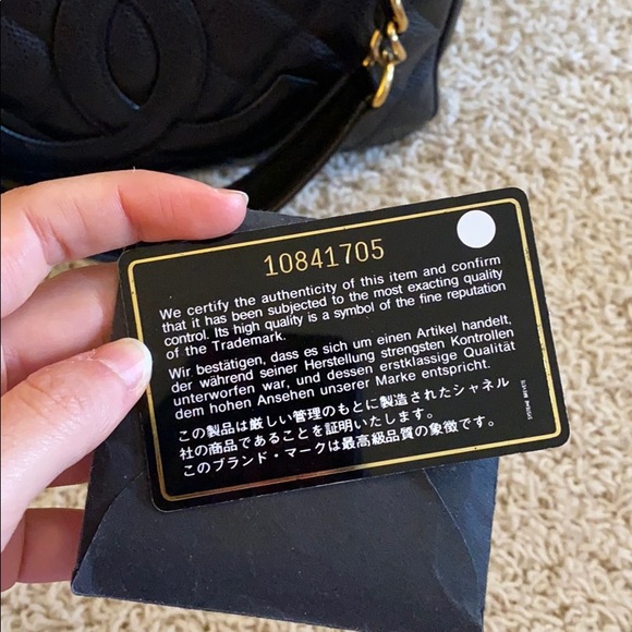 Black amazing condition Chanel quilted shoulder - Picture 8 of 10